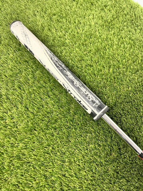 Odyssey White Hot Pro V Line Putter 4 Odyssey White Hot Pro V Line Putter - Image 4