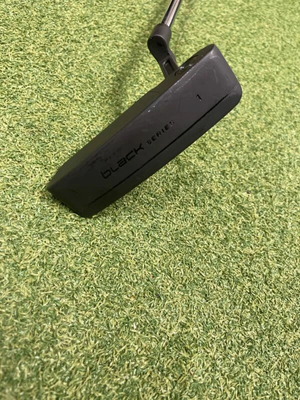 Odyssey Black Serie Putter 01 1 Odyssey Black Serie Putter 01
