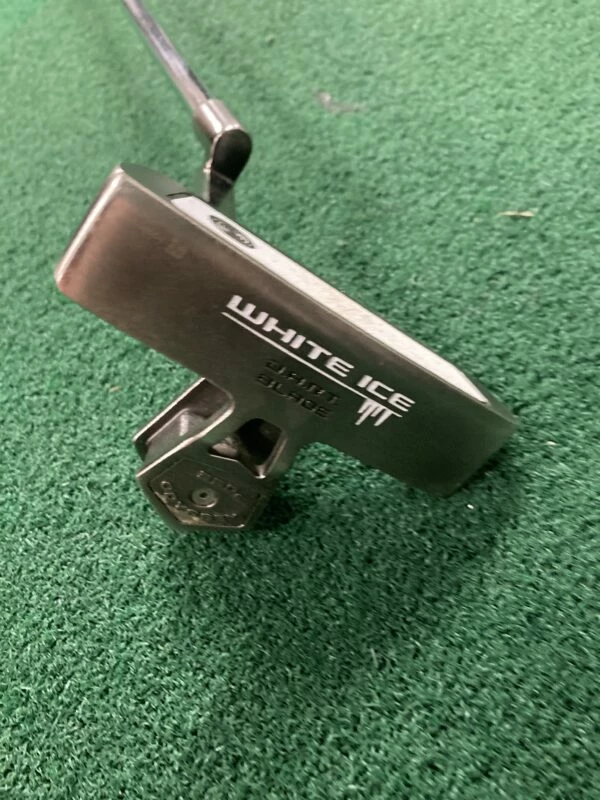 Odyssey White Hot Dart Blade Putter // Lefty // No Headcover 1 Odyssey White Hot Dart Blade Putter // Lefty // No Headcover